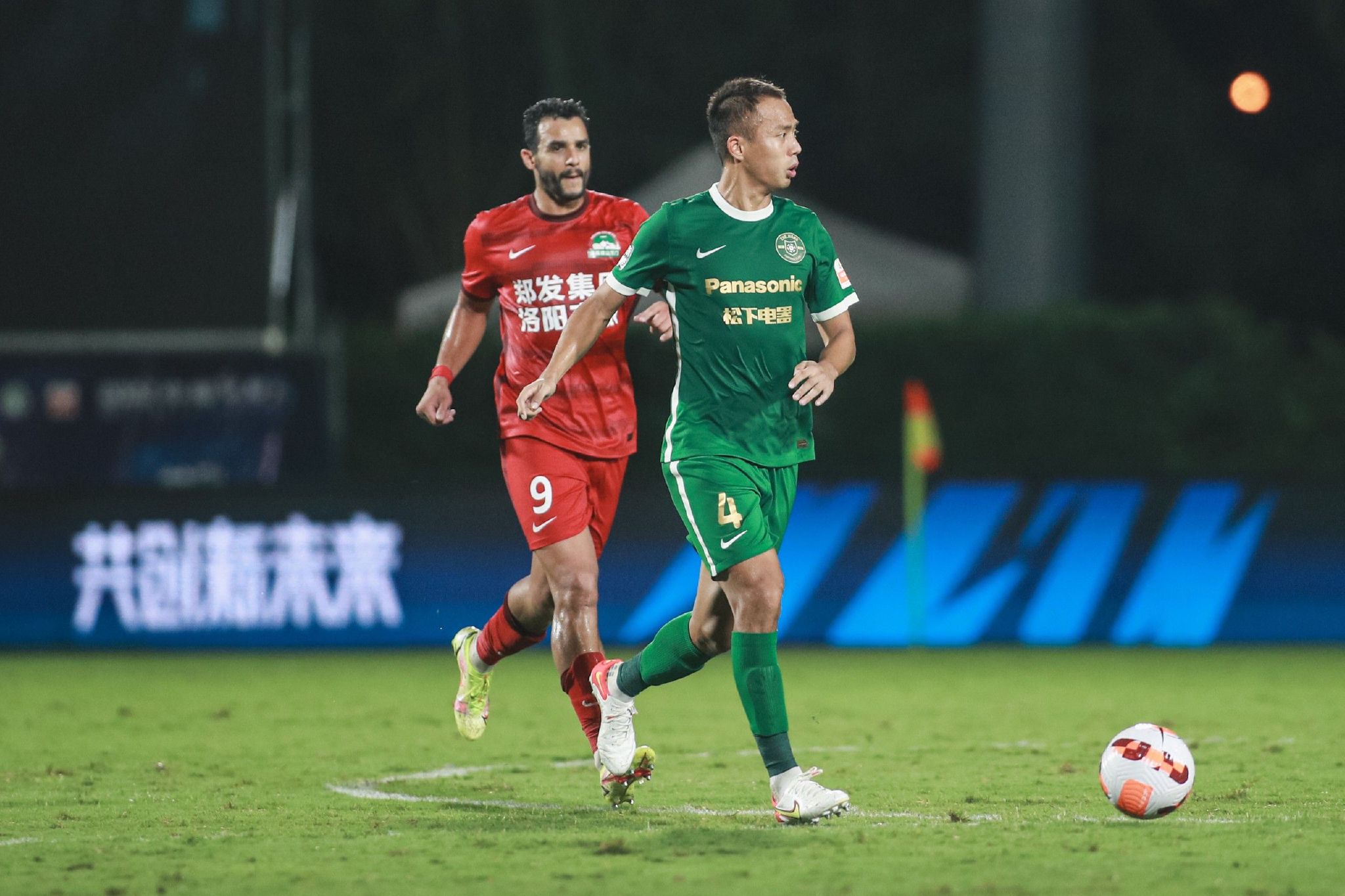 等寿宴都快结束了，他才开车匆忙赶来。